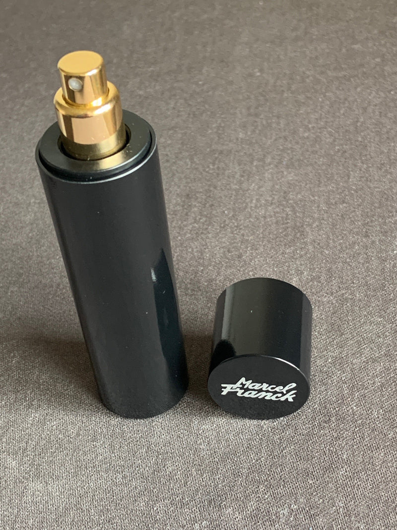 VAPORISATEUR DE VOYAGE/SAC EN CELLULOSE NOIRE AVEC FLACONNETTES INTERCHANGEABLES